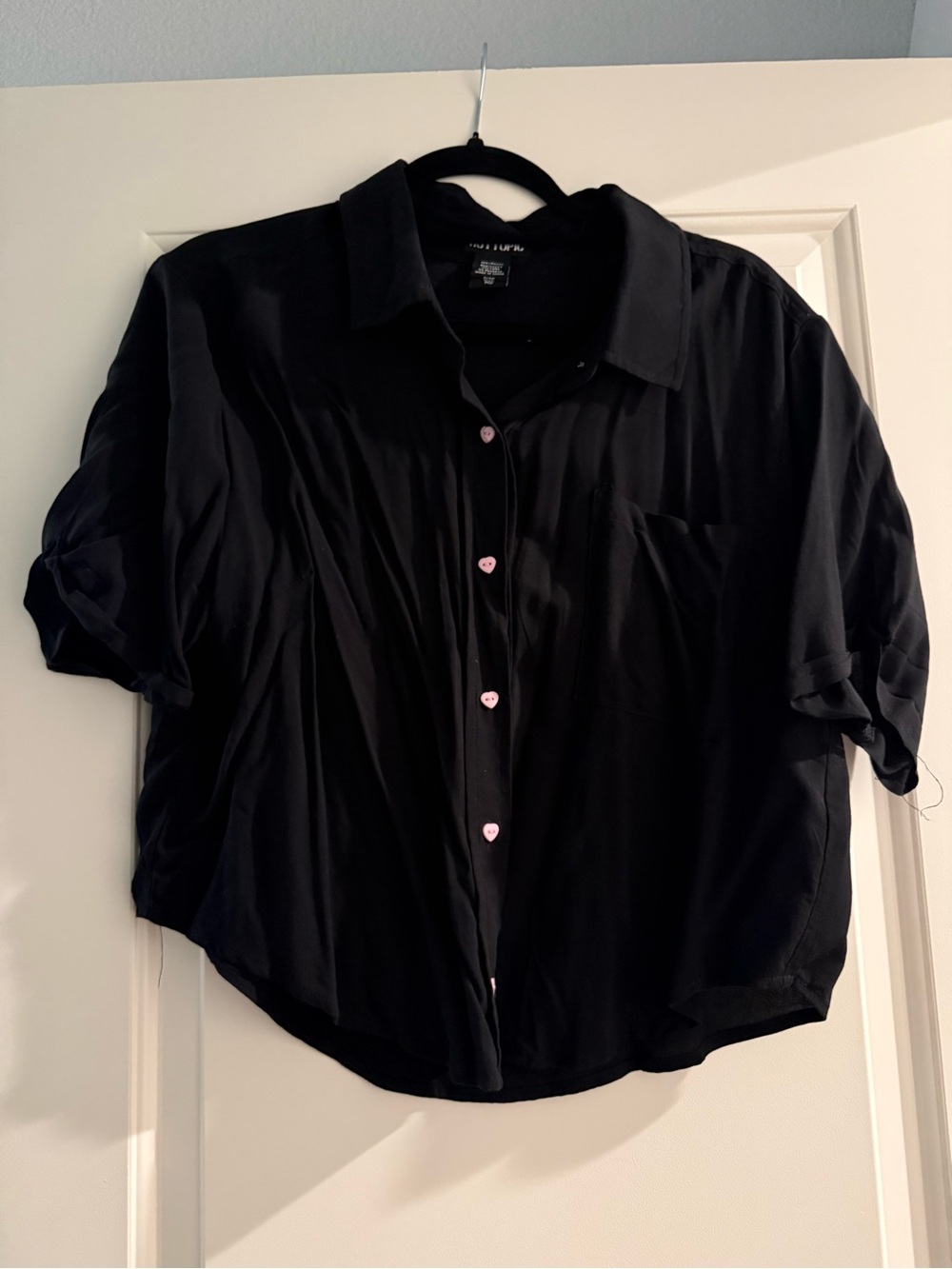 Hot Topic Black Button-Down Short Sleeve Shirt with Pink Heart Buttons